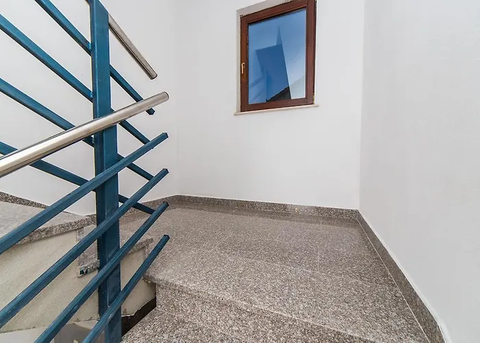 Drazena アパート トロギール