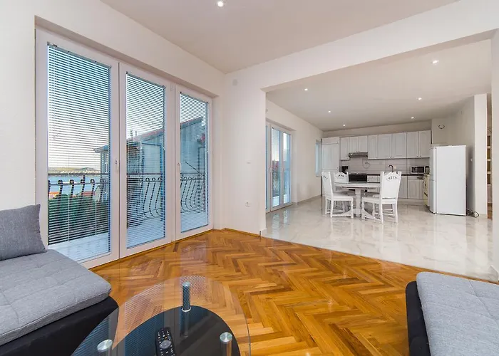 アパート Drazena トロギール